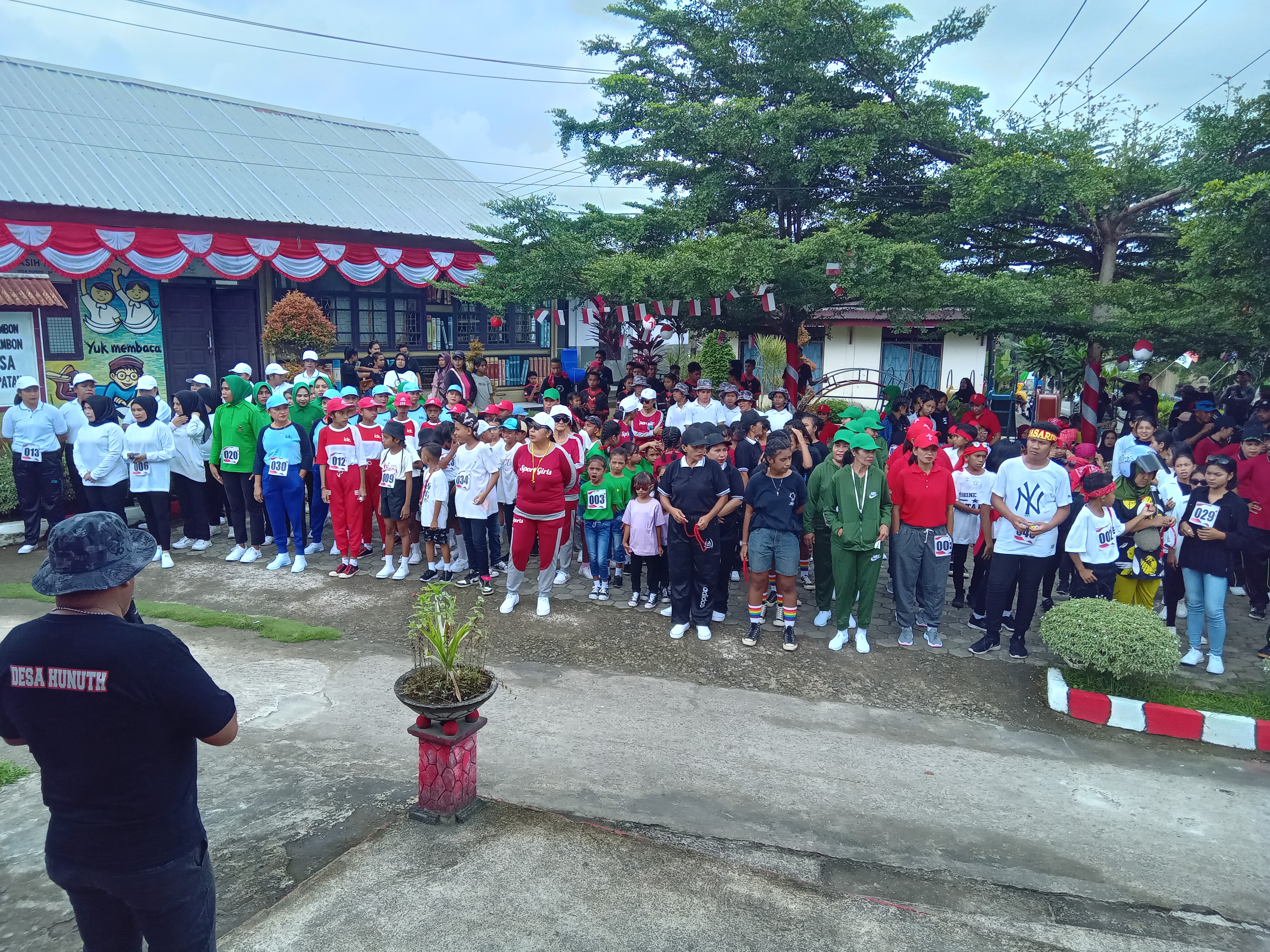 Kades Hunuth Lepas Lomba Gerak Jalan Cepat Tepat Desa Hunuth