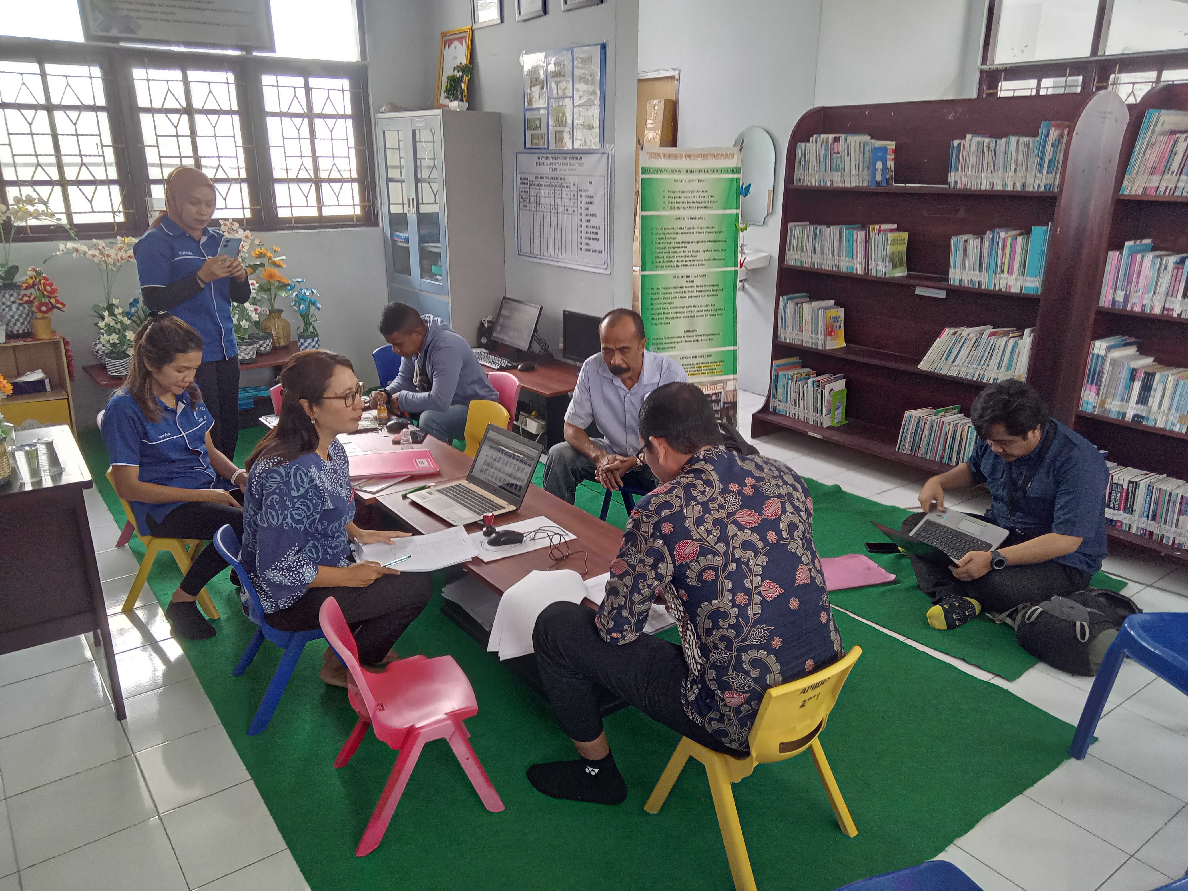 Tim Asesmen Akreditasi Perpusnas RI Visitasi ke Perpustakaan Desa Hunuth