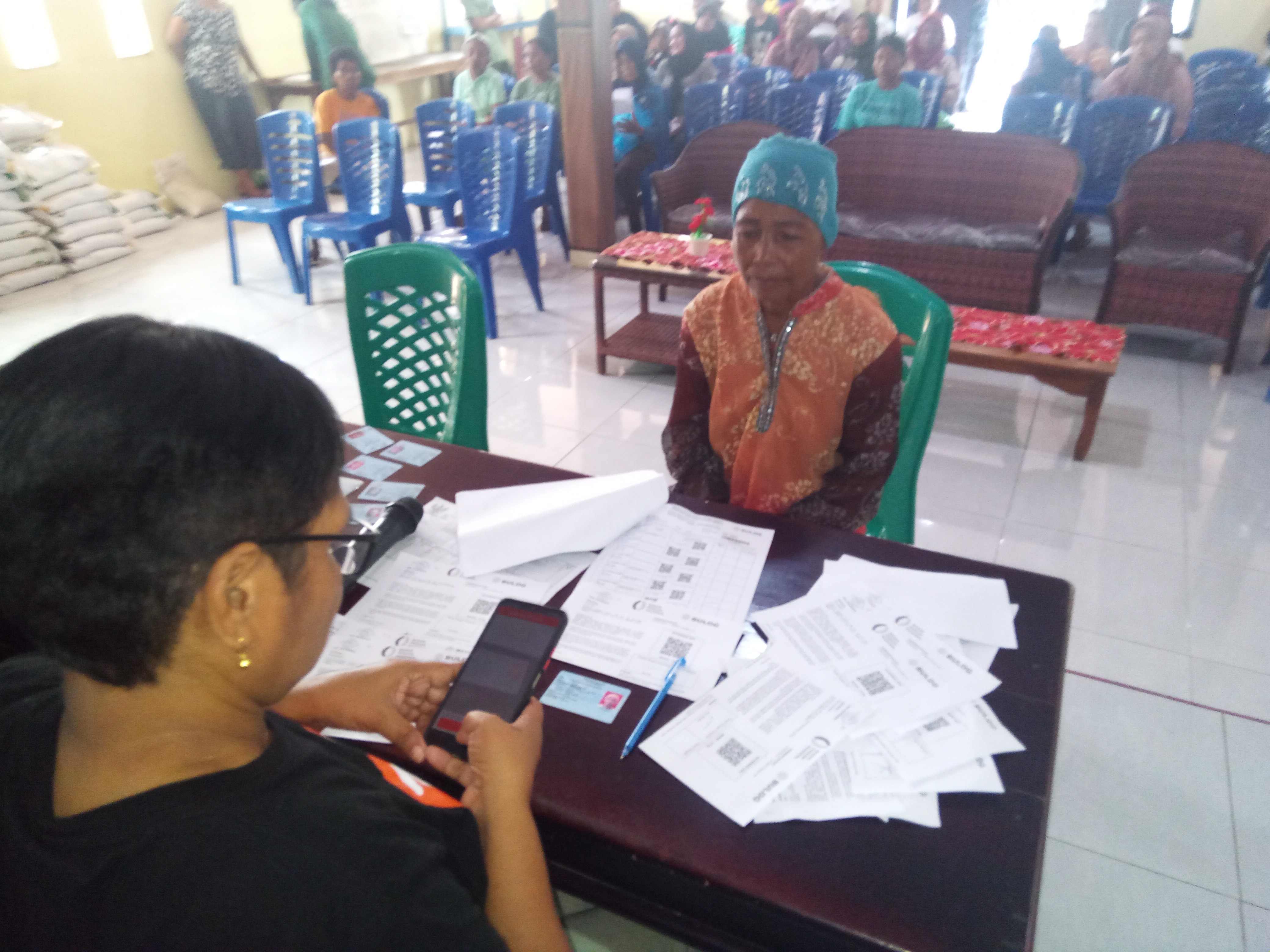 PT. Pos Indonesia Kembali Salurkan Bantuan Pangan Beras kepada 187 KPM