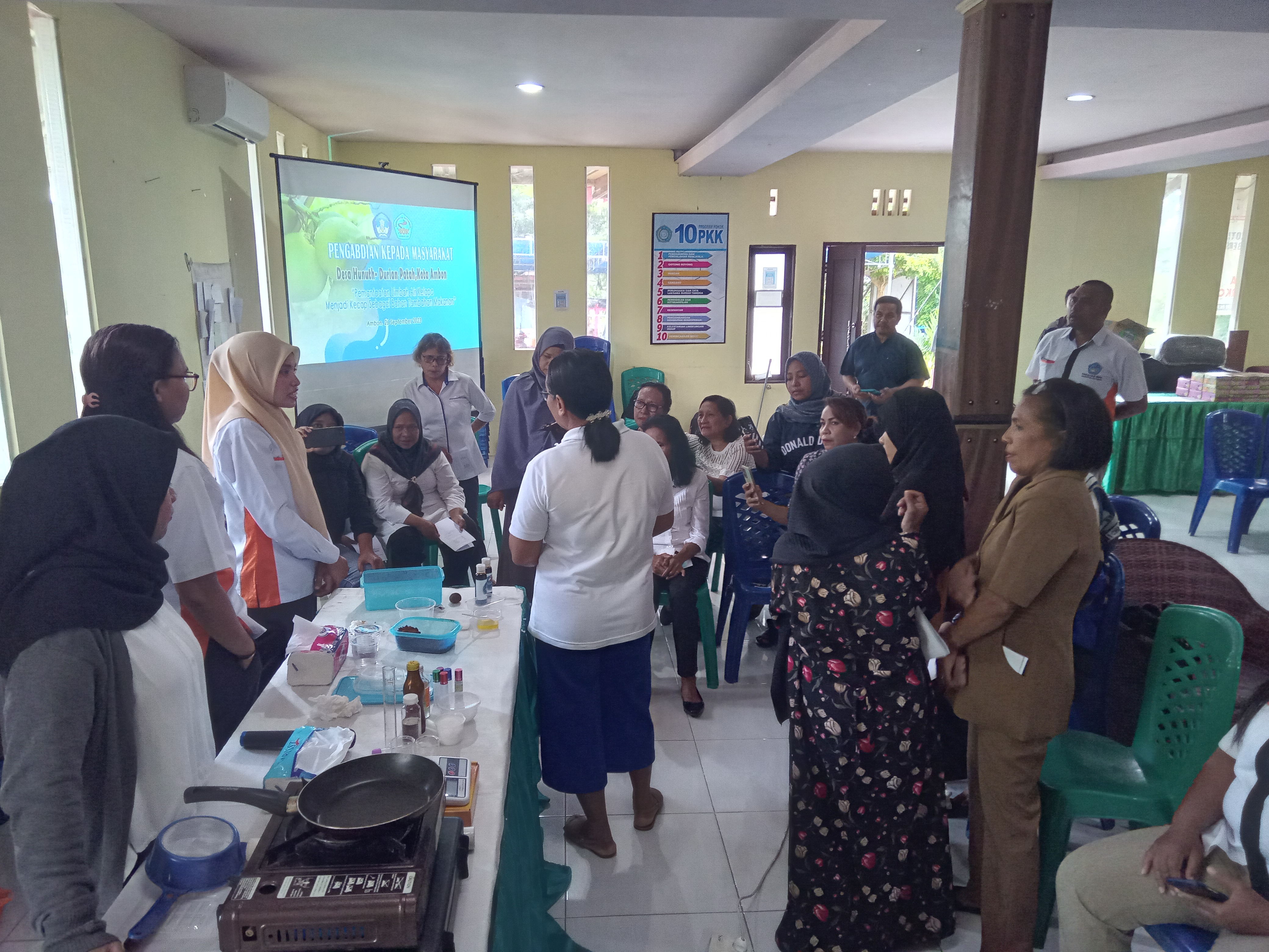 Pengabdian Masyarakat Fakultas MIPA Unpatti, Sosialisasi Inovasi Pembuatan Produk Unggulan Berbasis Potensi Lokal