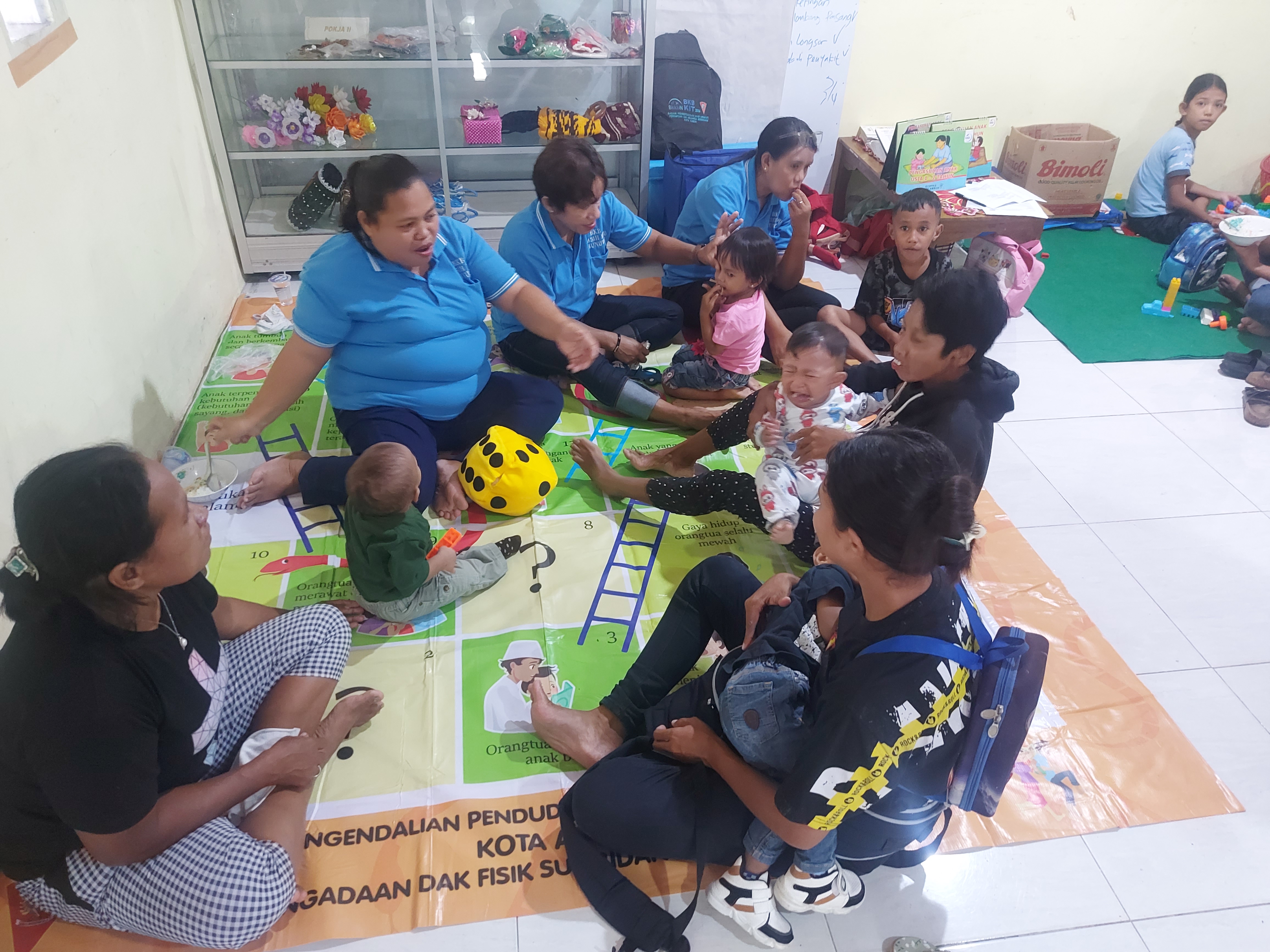 Kunjungan Ketua TP-PKK Kota Ambon, Ny. Lisa  Wattimen ke Posyandu Sumber Kasih