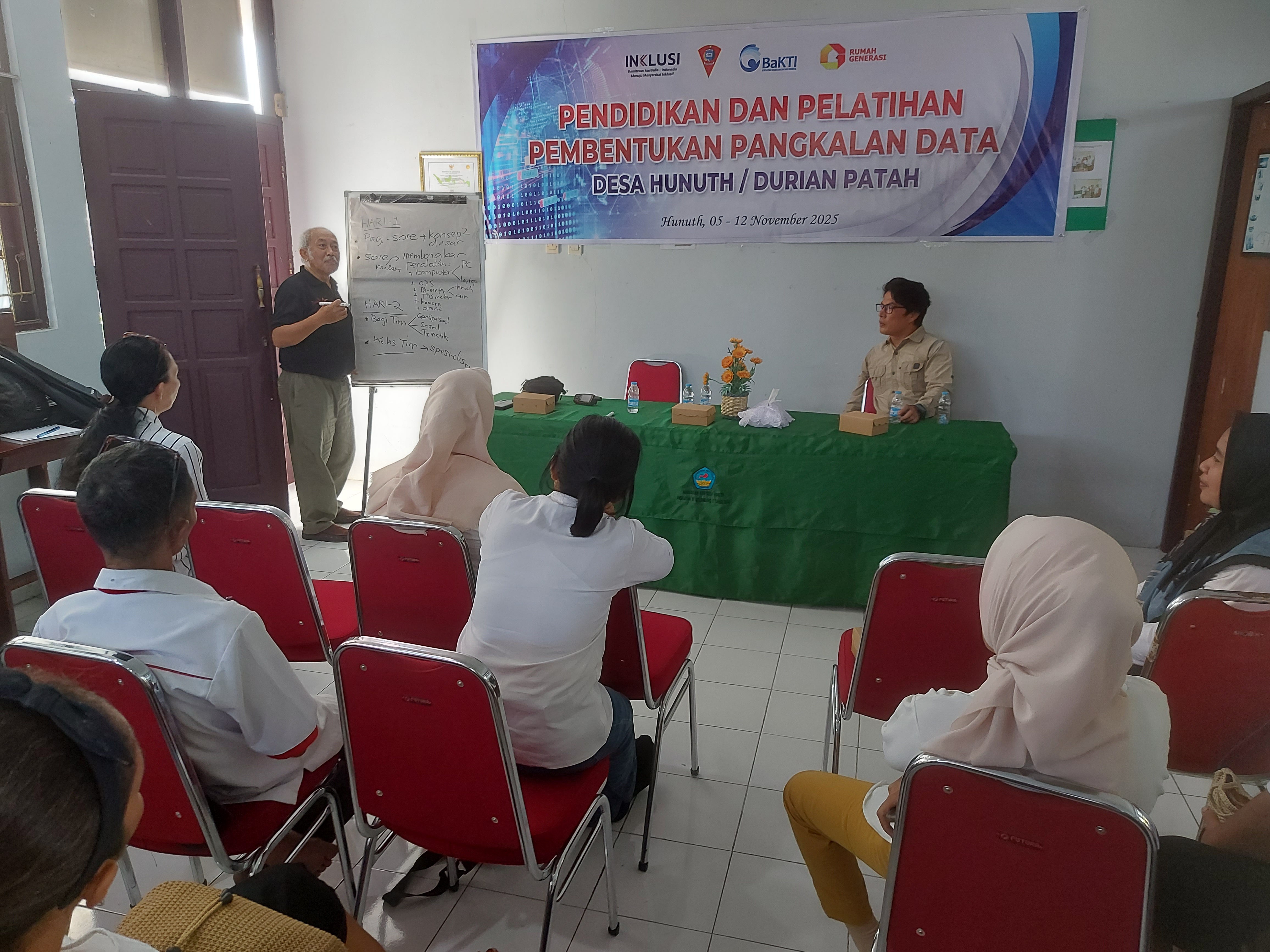 Pendidikan dan Latihan Pembentukan Pangkalan Data QGis Desa Hunuth
